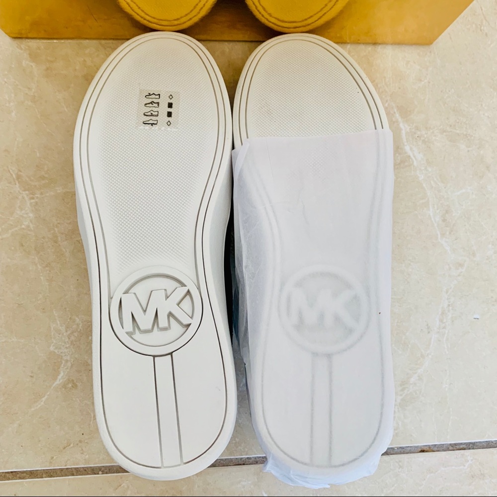 ❌sold❌🆕Michael Kors sneakers slip on🆕 - Picture 6 of 6